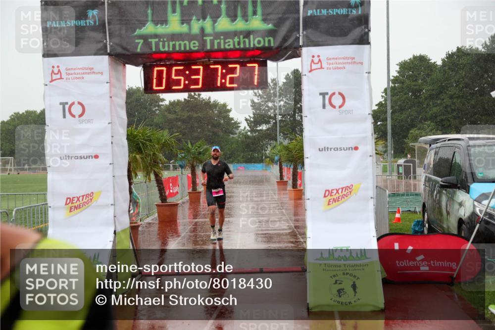 15.06.2025 - 7 Türme Triathlon Michael Strokosch http://msf.ph/oto/8018430 15.06.2025 15:37:27 Ziel 262 meine-sportfotos.de
