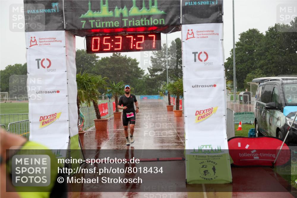 15.06.2025 - 7 Türme Triathlon Michael Strokosch http://msf.ph/oto/8018434 15.06.2025 15:37:27 Ziel 262 meine-sportfotos.de