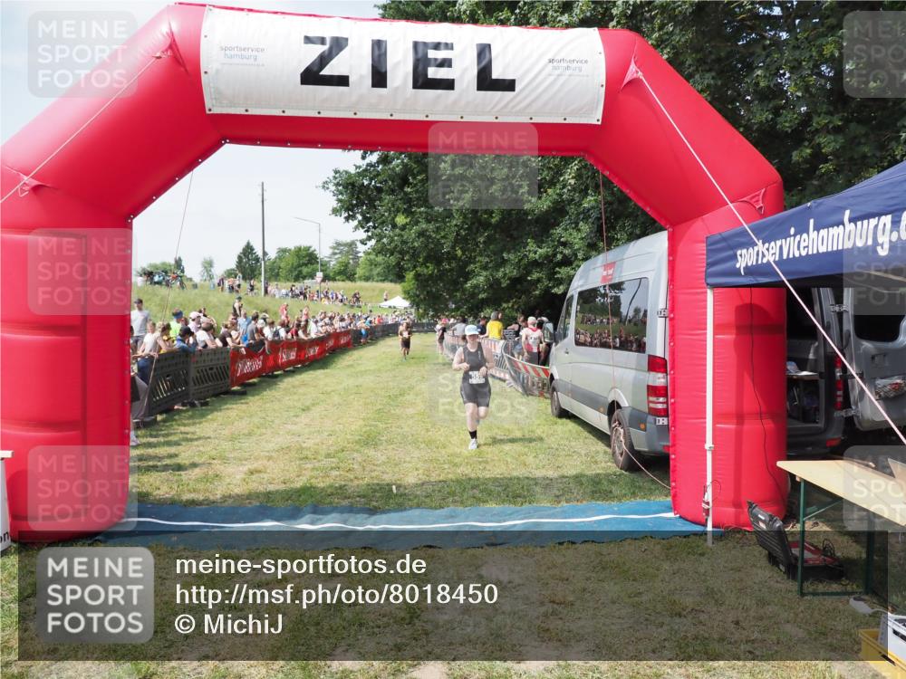 21.06.2025 - 27. Vierlanden-Triathlon MichiJ http://msf.ph/oto/8018450 15.06.2026 11:34:31 Ziel 559 meine-sportfotos.de