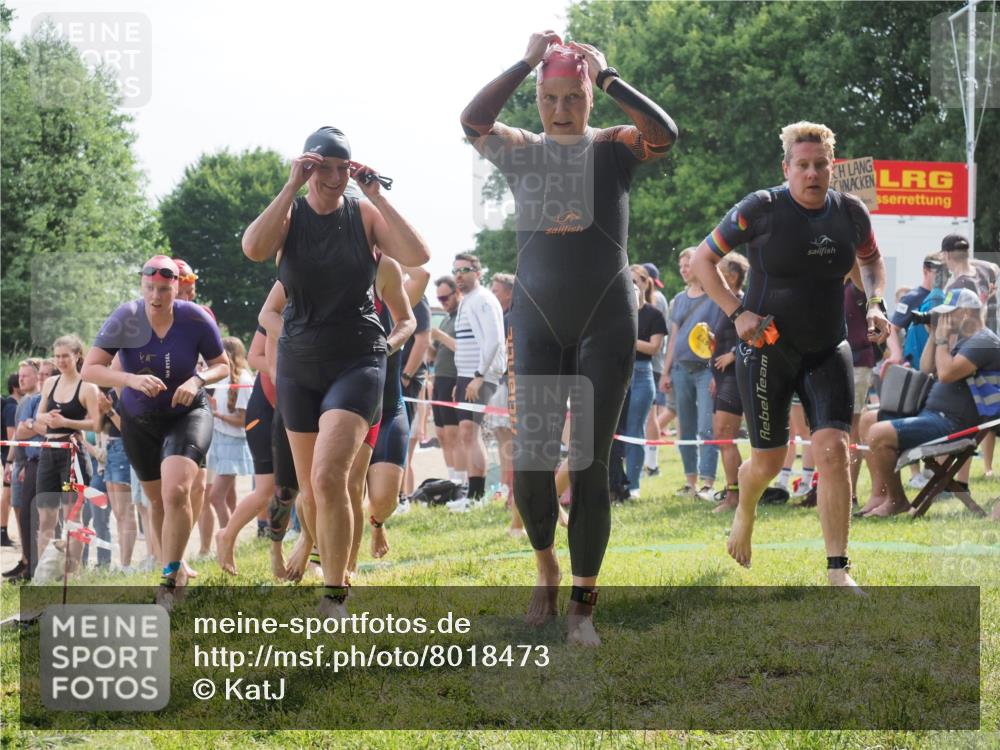 15.06.2025 - 27. Vierlanden-Triathlon KatJ http://msf.ph/oto/8018473 15.06.2025 10:17:38 Schwimmen 485, 488, 492, 493, 519, 532, 537, 552, 557, 562, 572, 582, 588, 594, 626 meine-sportfotos.de