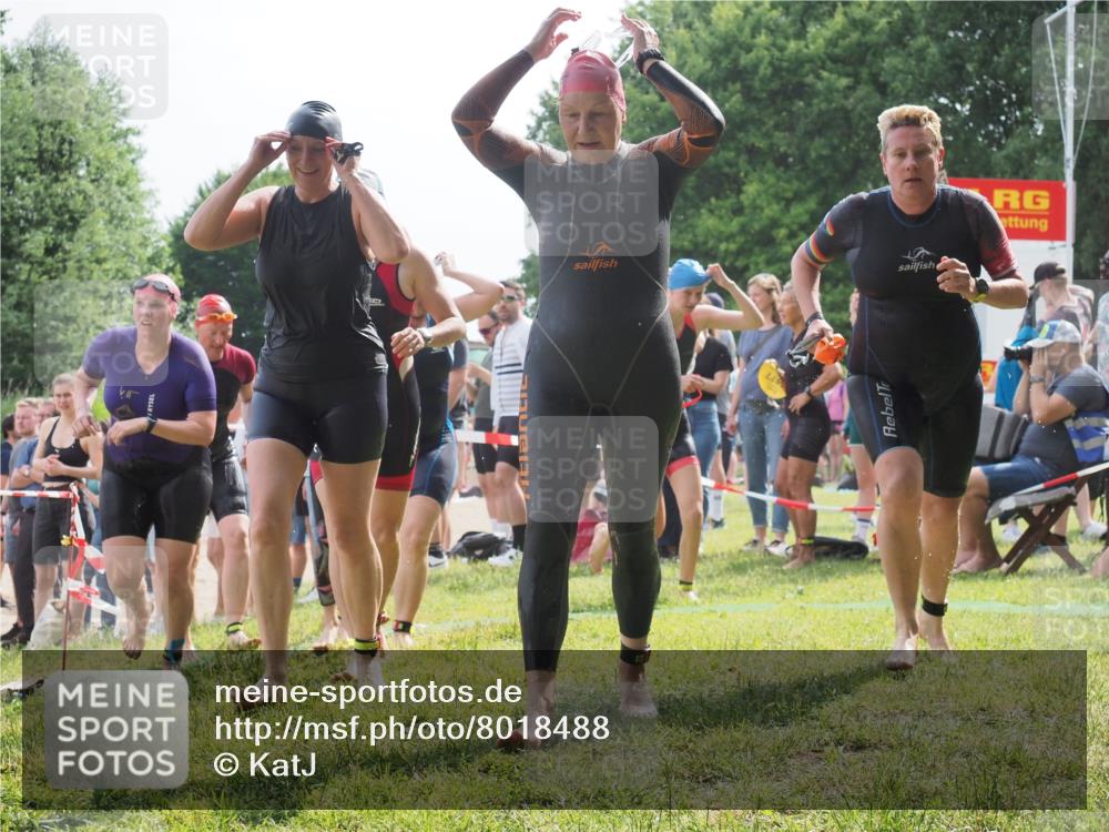15.06.2025 - 27. Vierlanden-Triathlon KatJ http://msf.ph/oto/8018488 15.06.2025 10:17:39 Schwimmen 485, 488, 492, 493, 519, 532, 537, 552, 557, 562, 572, 582, 588, 594, 626 meine-sportfotos.de