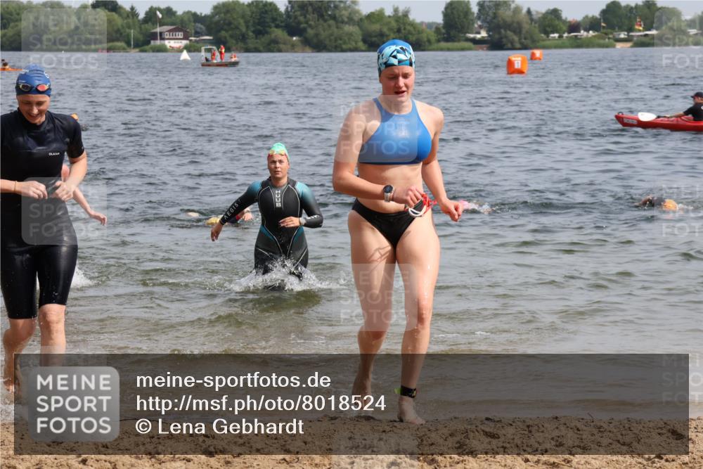 15.06.2025 - 27. Vierlanden-Triathlon Lena Gebhardt http://msf.ph/oto/8018524 15.06.2025 10:16:43 Schwimmen 501, 516, 551, 595, 604, 633 meine-sportfotos.de