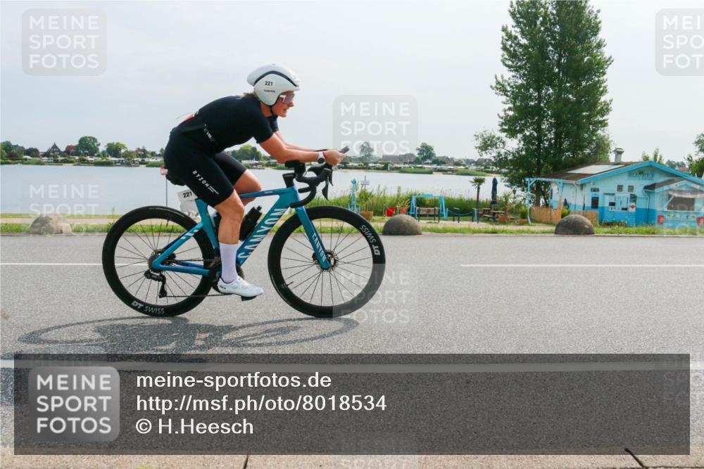 15.06.2025 - 27. Vierlanden-Triathlon H.Heesch http://msf.ph/oto/8018534 15.06.2025 10:18:39 Radfahren 221 meine-sportfotos.de