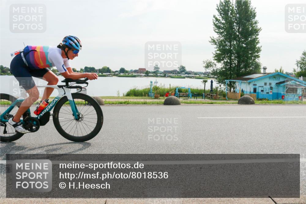 15.06.2025 - 27. Vierlanden-Triathlon H.Heesch http://msf.ph/oto/8018536 15.06.2025 09:32:11 Radfahren 123, 193, 225 meine-sportfotos.de