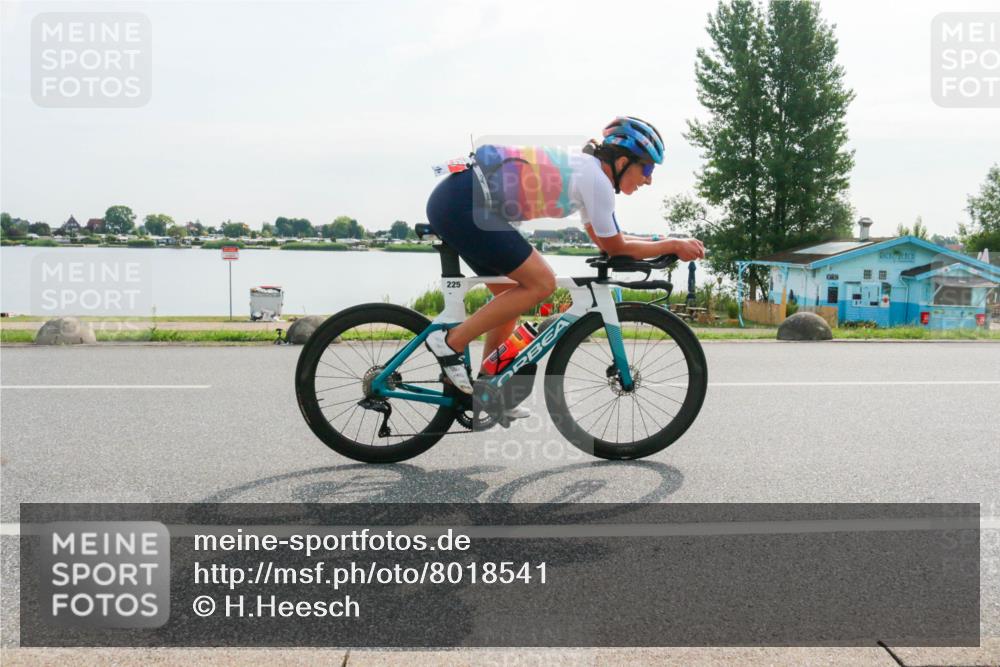 15.06.2025 - 27. Vierlanden-Triathlon H.Heesch http://msf.ph/oto/8018541 15.06.2025 09:32:12 Radfahren 123, 225 meine-sportfotos.de