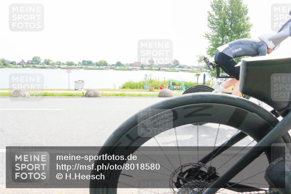 15.06.2025 - 27. Vierlanden-Triathlon H.Heesch http://msf.ph/oto/8018580 15.06.2025 10:18:50 Radfahren 120 meine-sportfotos.de