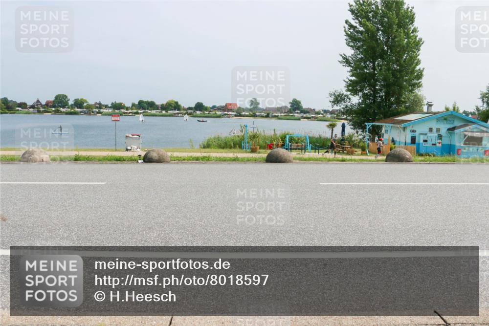 21.06.2025 - 27. Vierlanden-Triathlon H.Heesch http://msf.ph/oto/8018597 15.06.2025 12:00:23 Radfahren 930, 939 meine-sportfotos.de