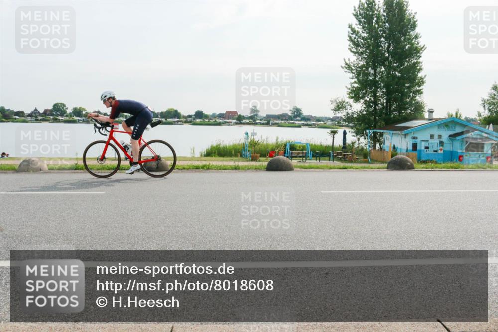 15.06.2025 - 27. Vierlanden-Triathlon H.Heesch http://msf.ph/oto/8018608 15.06.2025 09:32:52 Radfahren 71, 72, 81, 180, 232 meine-sportfotos.de