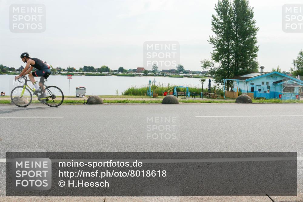 15.06.2025 - 27. Vierlanden-Triathlon H.Heesch http://msf.ph/oto/8018618 15.06.2025 09:32:54 Radfahren 72, 81, 180, 232 meine-sportfotos.de