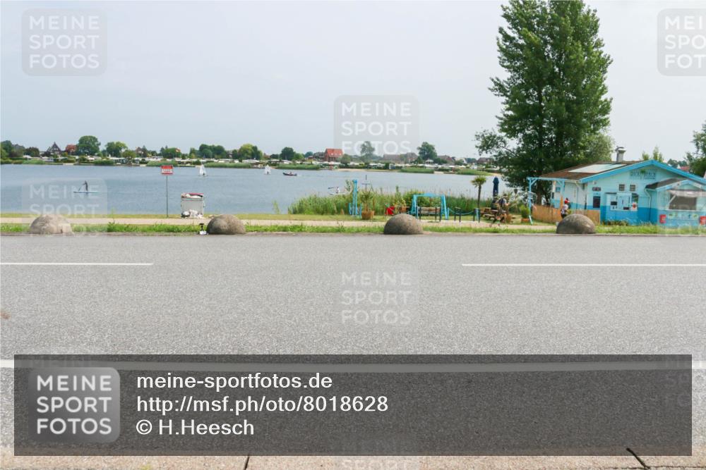 21.06.2025 - 27. Vierlanden-Triathlon H.Heesch http://msf.ph/oto/8018628 15.06.2025 12:00:24 Radfahren 930, 939 meine-sportfotos.de