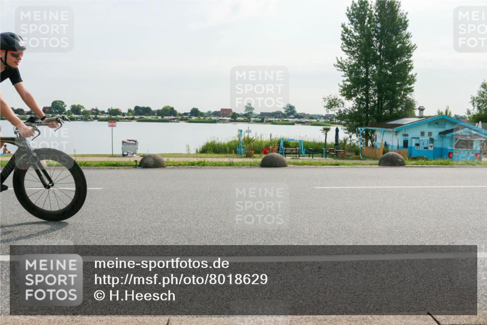 15.06.2025 - 27. Vierlanden-Triathlon H.Heesch http://msf.ph/oto/8018629 15.06.2025 09:33:00 Radfahren 48, 125, 180, 232 meine-sportfotos.de