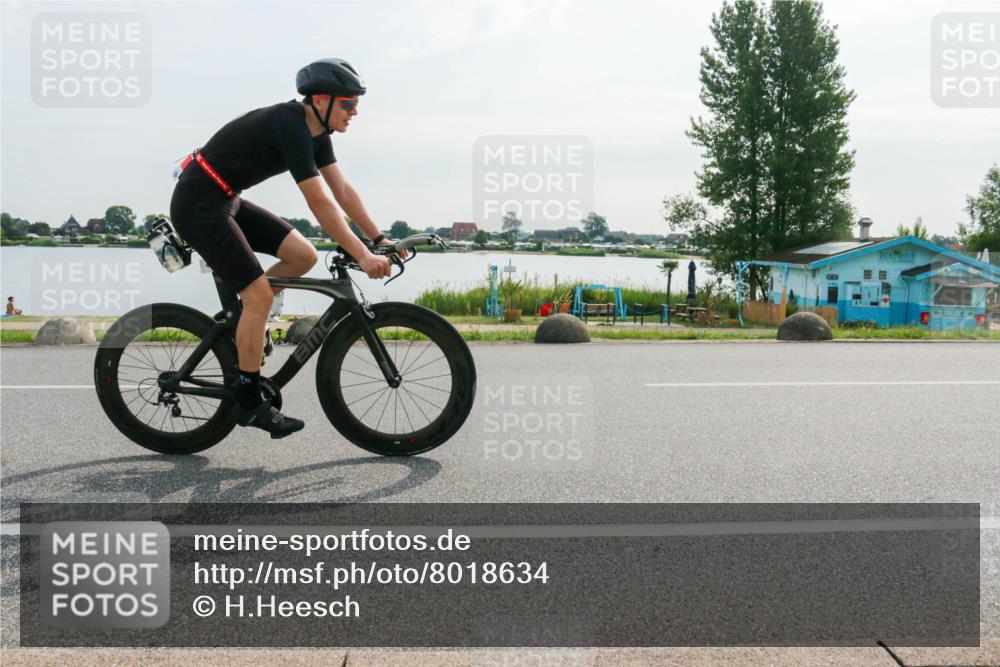 15.06.2025 - 27. Vierlanden-Triathlon H.Heesch http://msf.ph/oto/8018634 15.06.2025 09:33:00 Radfahren 48, 125, 180, 232 meine-sportfotos.de