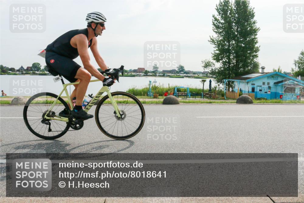 15.06.2025 - 27. Vierlanden-Triathlon H.Heesch http://msf.ph/oto/8018641 15.06.2025 09:33:01 Radfahren 48, 125, 161 meine-sportfotos.de