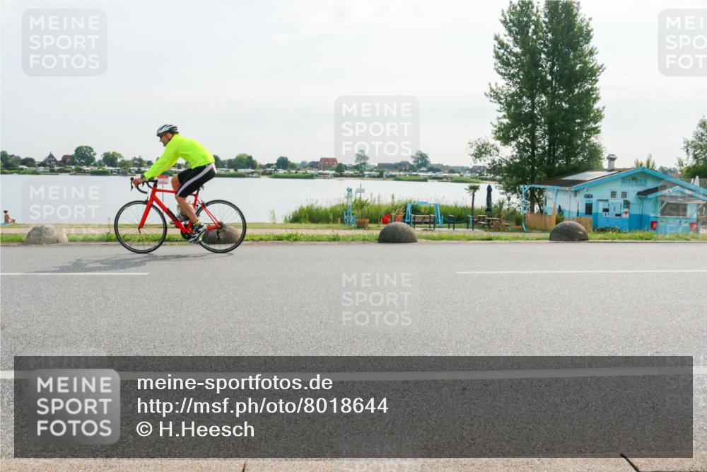 15.06.2025 - 27. Vierlanden-Triathlon H.Heesch http://msf.ph/oto/8018644 15.06.2025 09:33:03 Radfahren 48, 125, 161, 239 meine-sportfotos.de