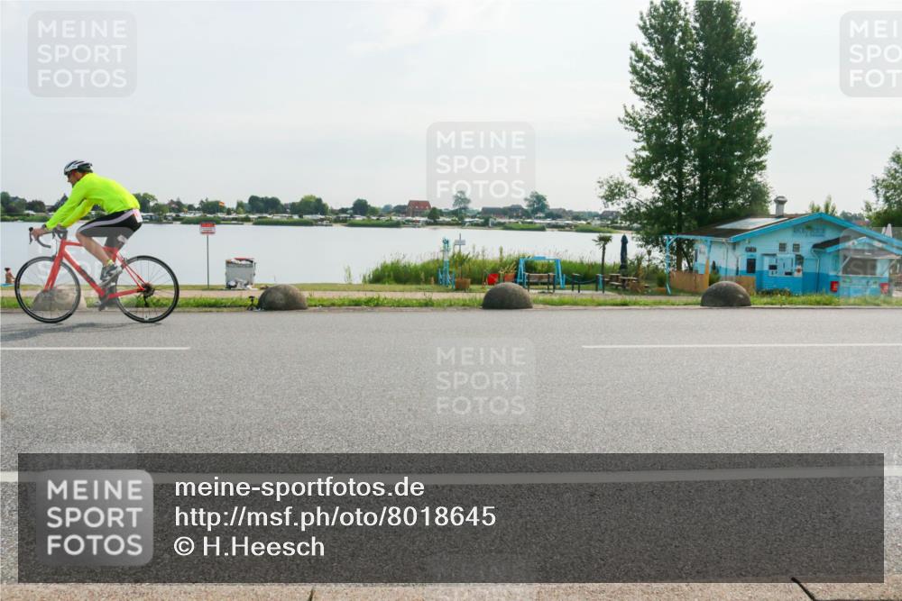 15.06.2025 - 27. Vierlanden-Triathlon H.Heesch http://msf.ph/oto/8018645 15.06.2025 09:33:03 Radfahren 48, 125, 161, 239 meine-sportfotos.de