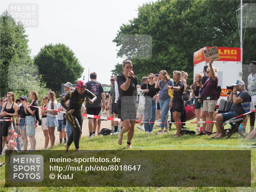 15.06.2025 - 27. Vierlanden-Triathlon KatJ http://msf.ph/oto/8018647 15.06.2025 10:17:51 Schwimmen 493, 522, 537, 563, 571 meine-sportfotos.de