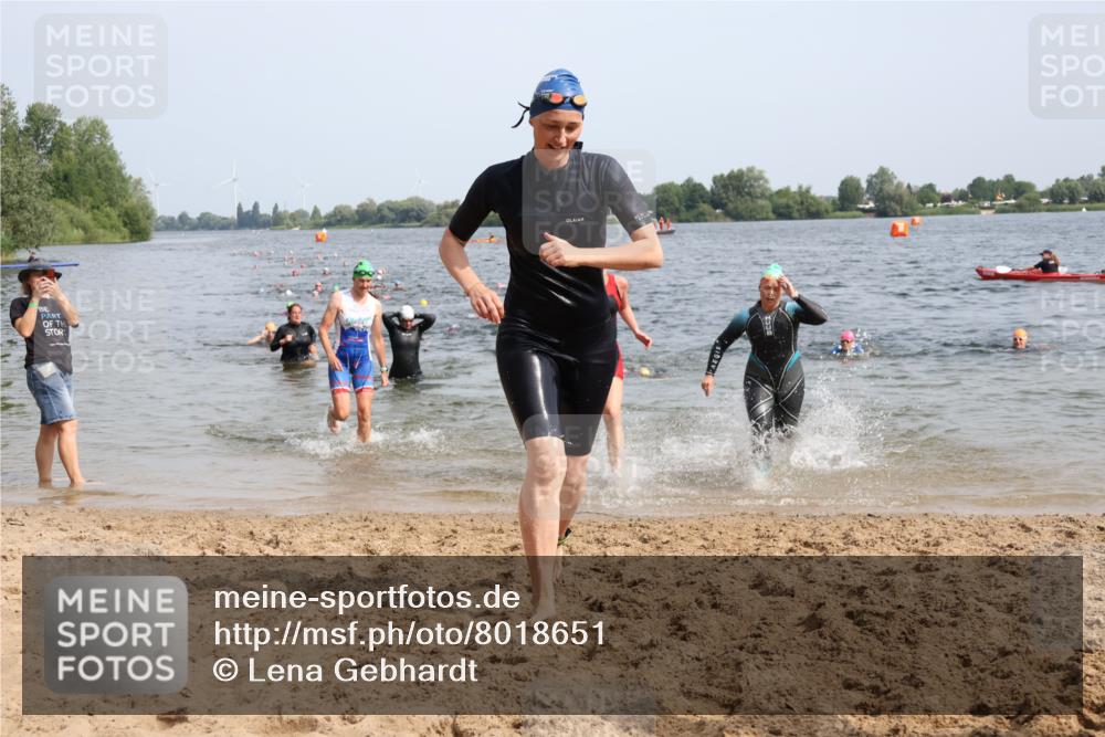 15.06.2025 - 27. Vierlanden-Triathlon Lena Gebhardt http://msf.ph/oto/8018651 15.06.2025 10:16:46 Schwimmen 484, 501, 516, 551, 566, 595, 604, 633 meine-sportfotos.de