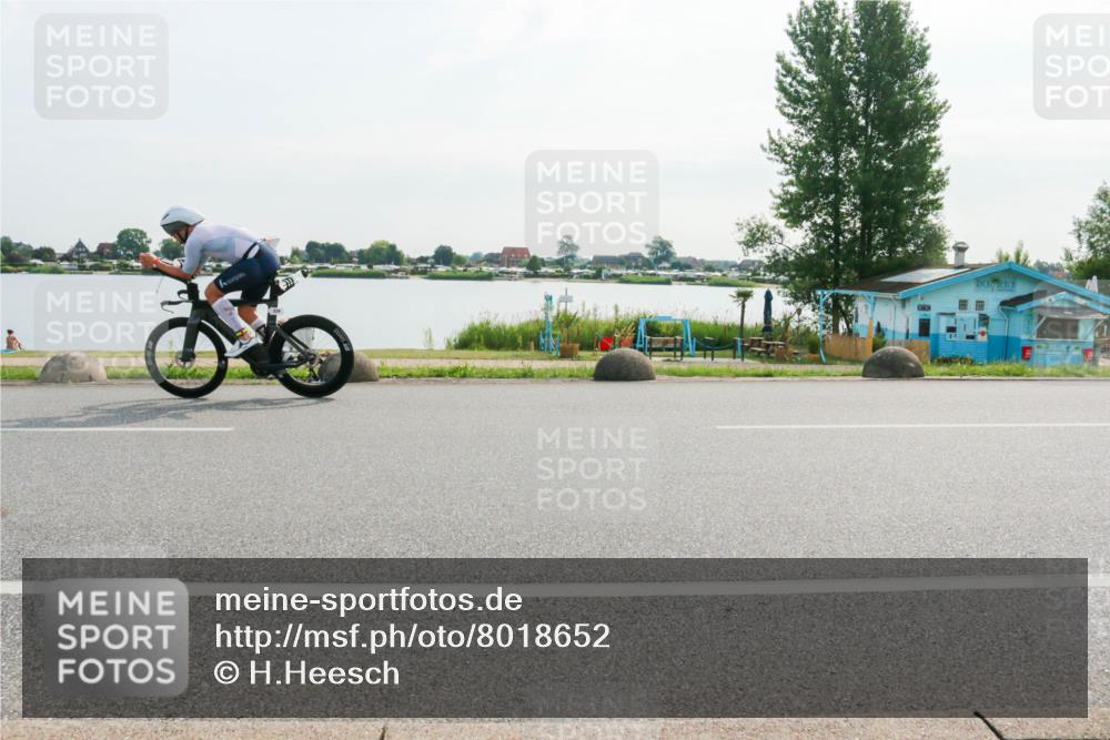 15.06.2025 - 27. Vierlanden-Triathlon H.Heesch http://msf.ph/oto/8018652 15.06.2025 09:33:04 Radfahren 125, 161, 239 meine-sportfotos.de