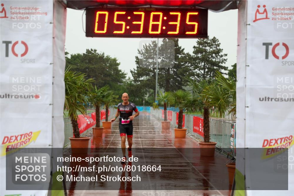 15.06.2025 - 7 Türme Triathlon Michael Strokosch http://msf.ph/oto/8018664 15.06.2025 15:38:34 Ziel 301 meine-sportfotos.de
