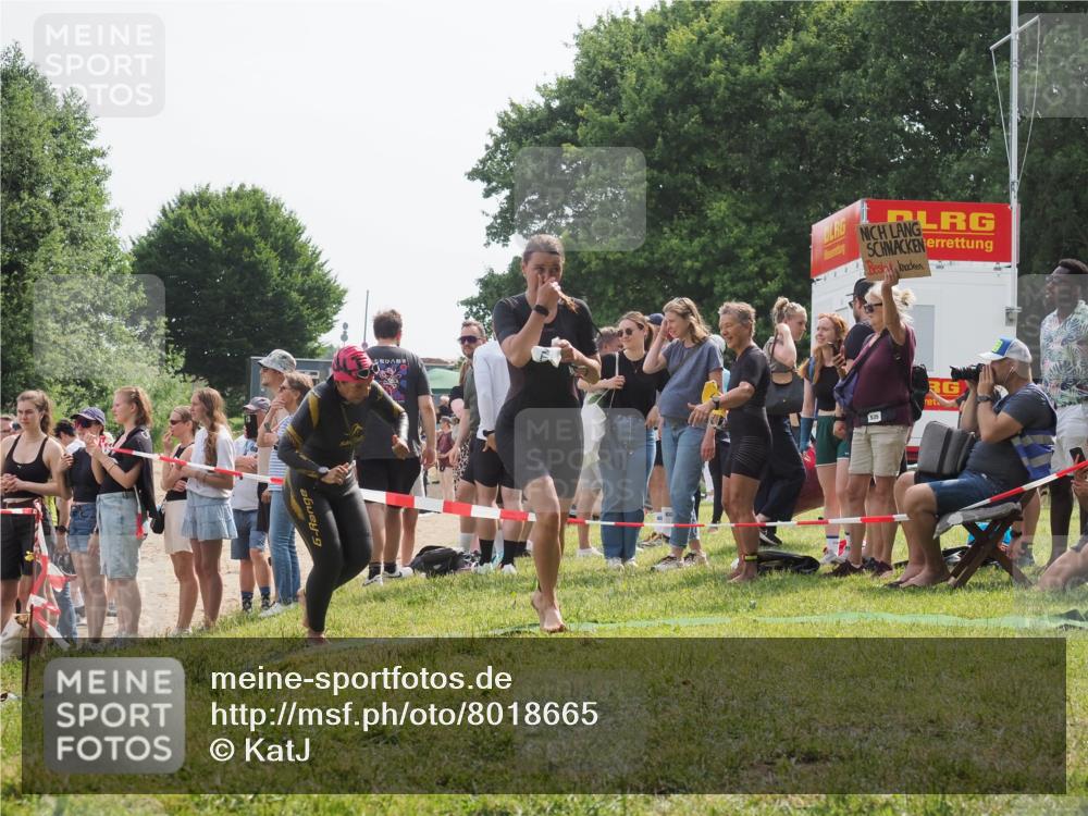 15.06.2025 - 27. Vierlanden-Triathlon KatJ http://msf.ph/oto/8018665 15.06.2025 10:17:51 Schwimmen 493, 522, 537, 563, 571 meine-sportfotos.de