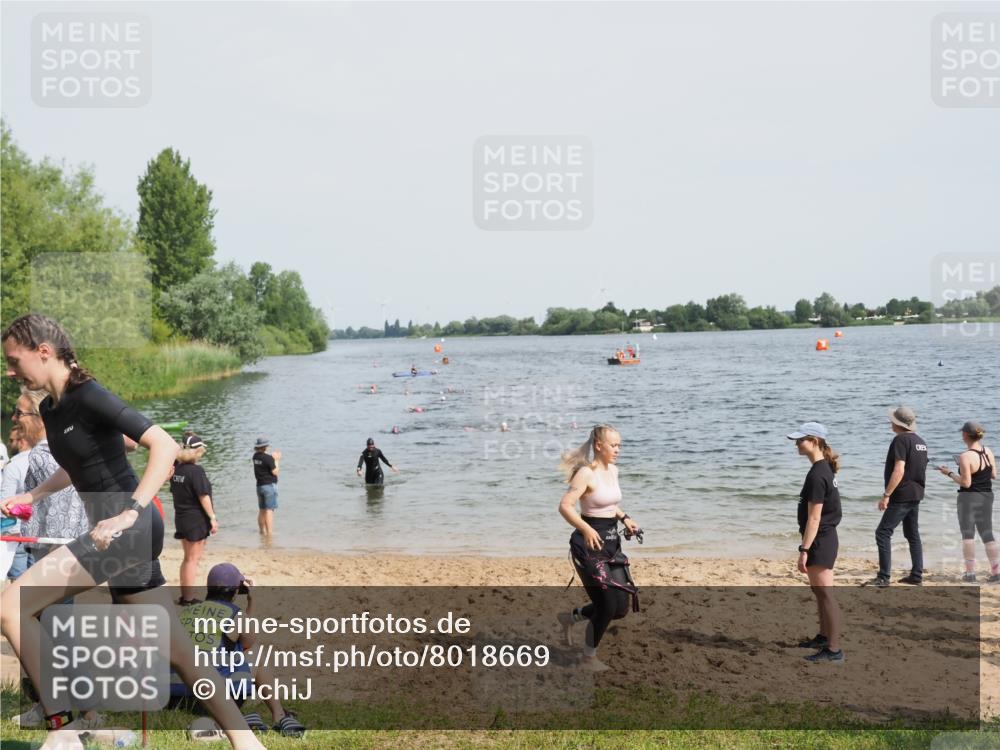 21.06.2025 - 27. Vierlanden-Triathlon MichiJ http://msf.ph/oto/8018669 15.06.2026 10:18:35 Schwimmen 495, 533, 621, 628 meine-sportfotos.de