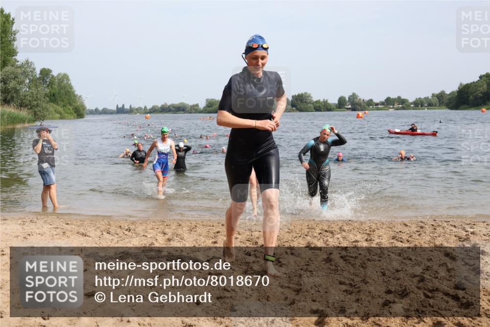 15.06.2025 - 27. Vierlanden-Triathlon Lena Gebhardt http://msf.ph/oto/8018670 15.06.2025 10:16:46 Schwimmen 484, 501, 516, 551, 566, 595, 604, 633 meine-sportfotos.de