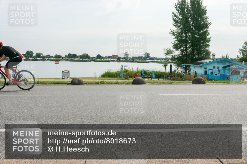 15.06.2025 - 27. Vierlanden-Triathlon H.Heesch http://msf.ph/oto/8018673 15.06.2025 09:33:09 Radfahren 34, 152, 161, 235, 239 meine-sportfotos.de