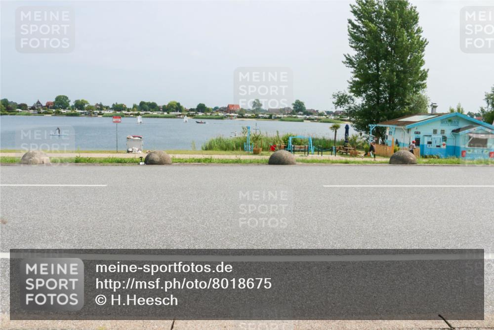 21.06.2025 - 27. Vierlanden-Triathlon H.Heesch http://msf.ph/oto/8018675 15.06.2025 12:00:24 Radfahren 930, 939 meine-sportfotos.de