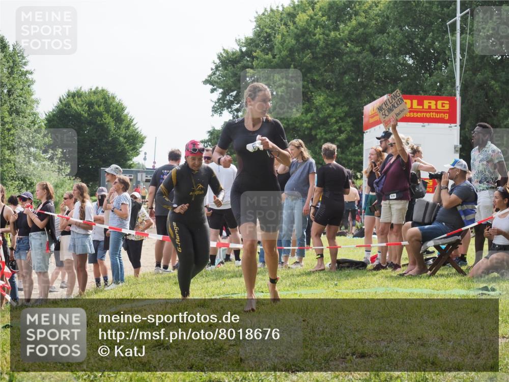 15.06.2025 - 27. Vierlanden-Triathlon KatJ http://msf.ph/oto/8018676 15.06.2025 10:17:52 Schwimmen 493, 522, 563, 571 meine-sportfotos.de