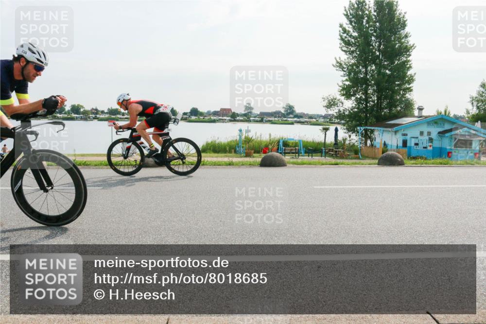 15.06.2025 - 27. Vierlanden-Triathlon H.Heesch http://msf.ph/oto/8018685 15.06.2025 09:33:10 Radfahren 34, 152, 235, 239 meine-sportfotos.de