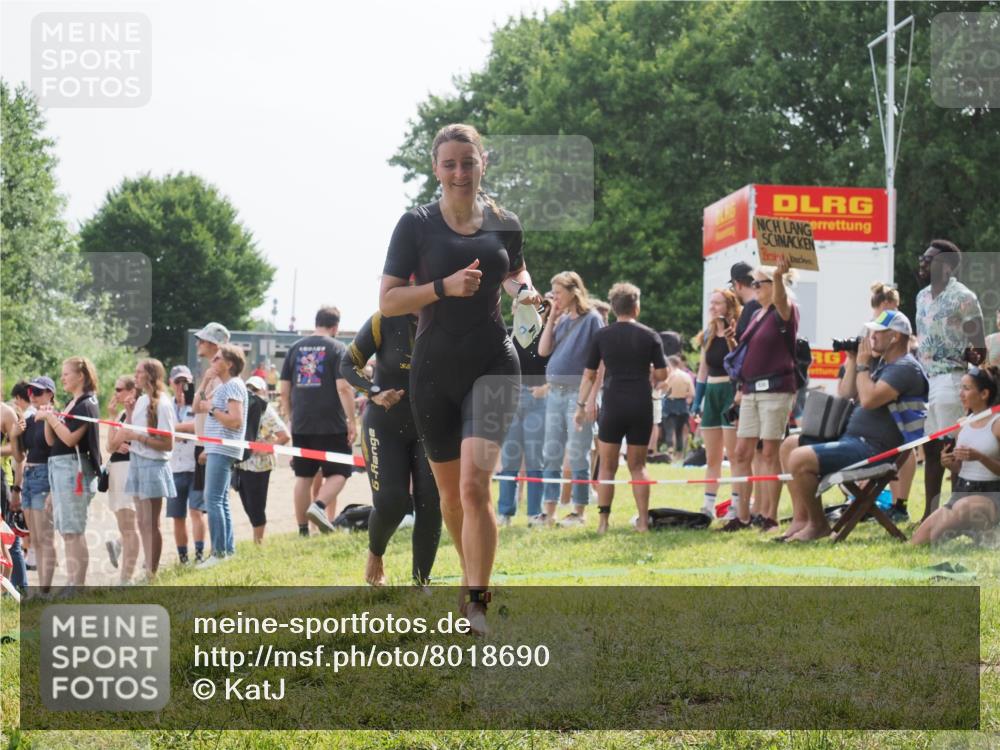15.06.2025 - 27. Vierlanden-Triathlon KatJ http://msf.ph/oto/8018690 15.06.2025 10:17:52 Schwimmen 493, 522, 563, 571 meine-sportfotos.de