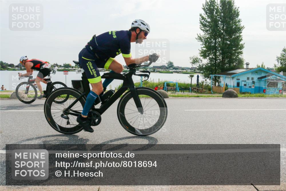 15.06.2025 - 27. Vierlanden-Triathlon H.Heesch http://msf.ph/oto/8018694 15.06.2025 09:33:10 Radfahren 34, 152, 235, 239 meine-sportfotos.de