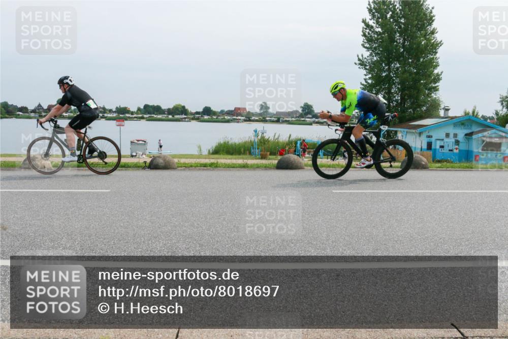 15.06.2025 - 27. Vierlanden-Triathlon H.Heesch http://msf.ph/oto/8018697 15.06.2025 11:15:22 Radfahren 687, 817, 853, 862 meine-sportfotos.de