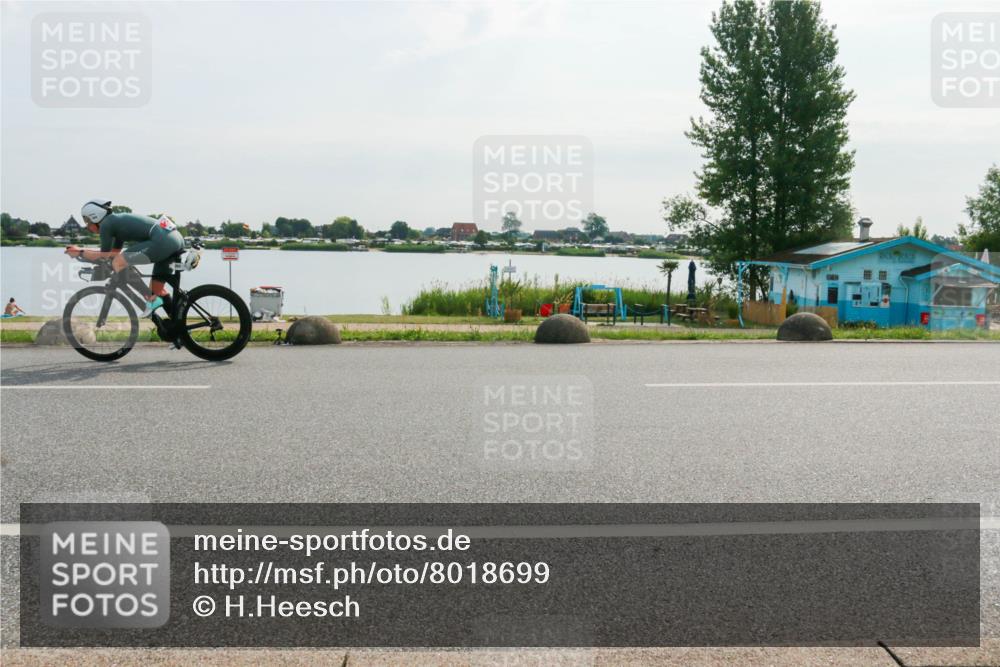 15.06.2025 - 27. Vierlanden-Triathlon H.Heesch http://msf.ph/oto/8018699 15.06.2025 09:33:37 Radfahren 202 meine-sportfotos.de
