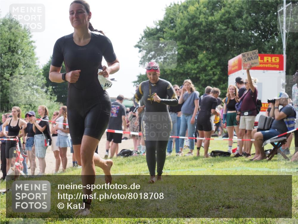 15.06.2025 - 27. Vierlanden-Triathlon KatJ http://msf.ph/oto/8018708 15.06.2025 10:17:53 Schwimmen 493, 522, 563, 571 meine-sportfotos.de
