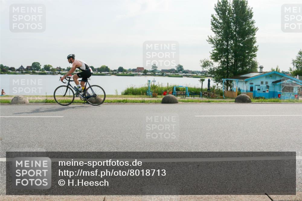 15.06.2025 - 27. Vierlanden-Triathlon H.Heesch http://msf.ph/oto/8018713 15.06.2025 09:33:41 Radfahren 90, 97, 202 meine-sportfotos.de