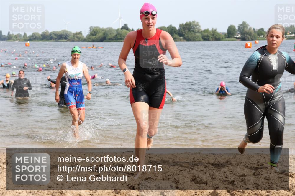 15.06.2025 - 27. Vierlanden-Triathlon Lena Gebhardt http://msf.ph/oto/8018715 15.06.2025 10:16:47 Schwimmen 484, 501, 516, 551, 566, 595, 604, 633 meine-sportfotos.de