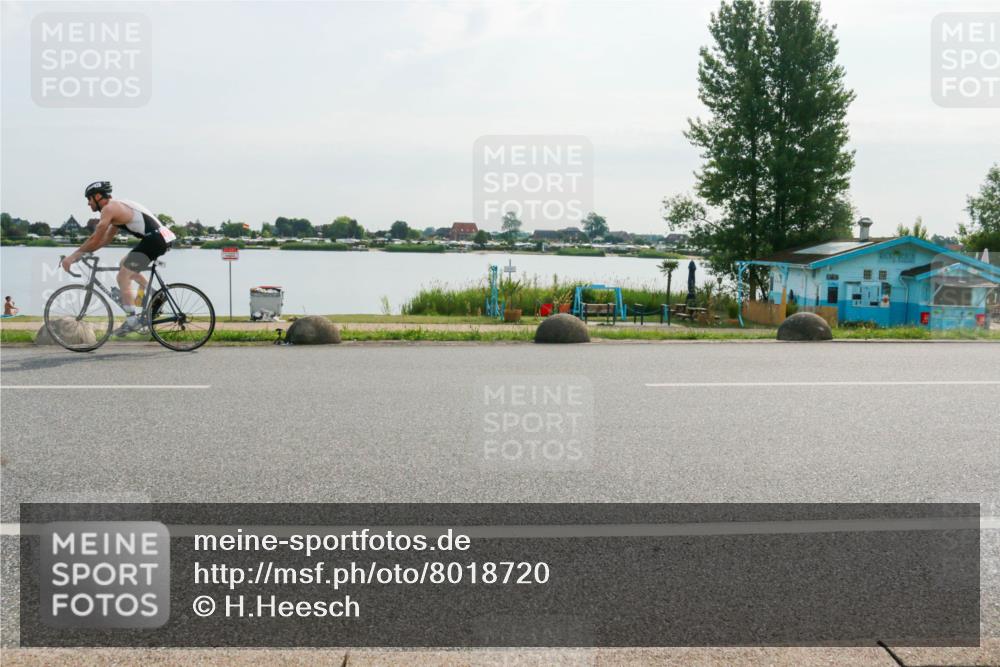 15.06.2025 - 27. Vierlanden-Triathlon H.Heesch http://msf.ph/oto/8018720 15.06.2025 09:33:41 Radfahren 90, 97, 202 meine-sportfotos.de