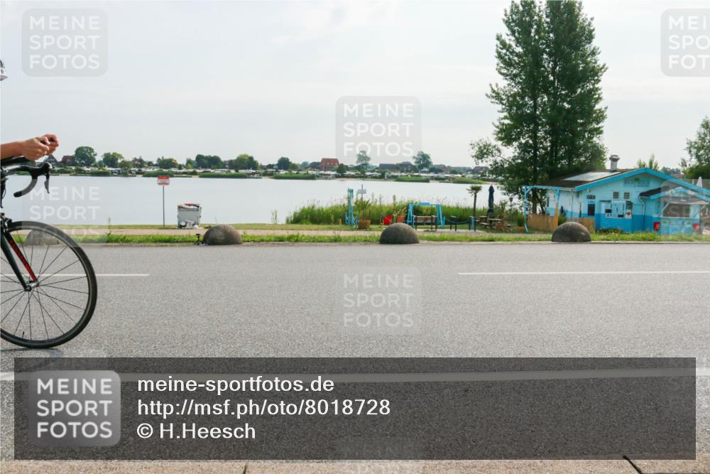 15.06.2025 - 27. Vierlanden-Triathlon H.Heesch http://msf.ph/oto/8018728 15.06.2025 09:33:46 Radfahren 90, 97, 150 meine-sportfotos.de