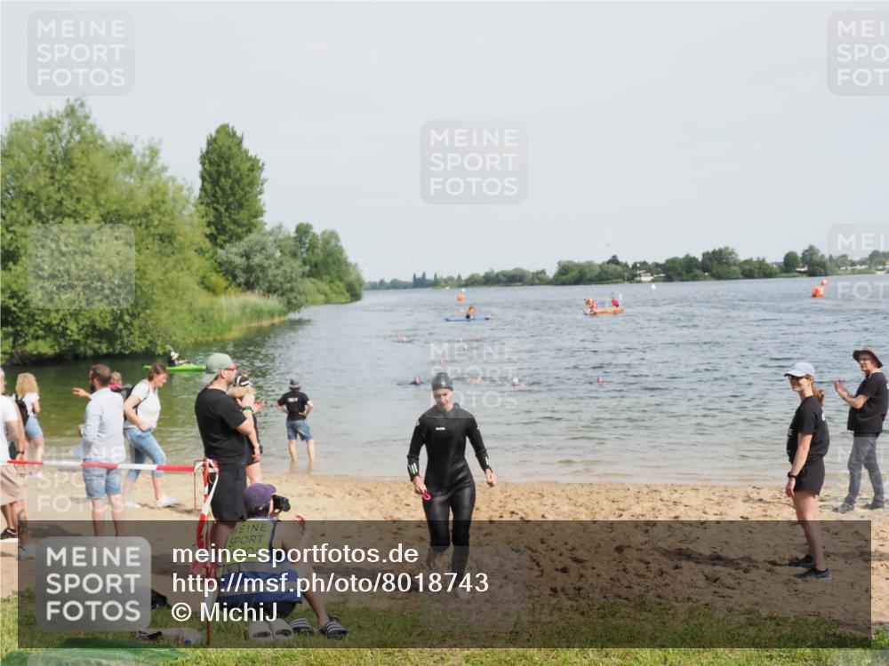 21.06.2025 - 27. Vierlanden-Triathlon MichiJ http://msf.ph/oto/8018743 15.06.2026 10:18:44 Schwimmen 536 meine-sportfotos.de