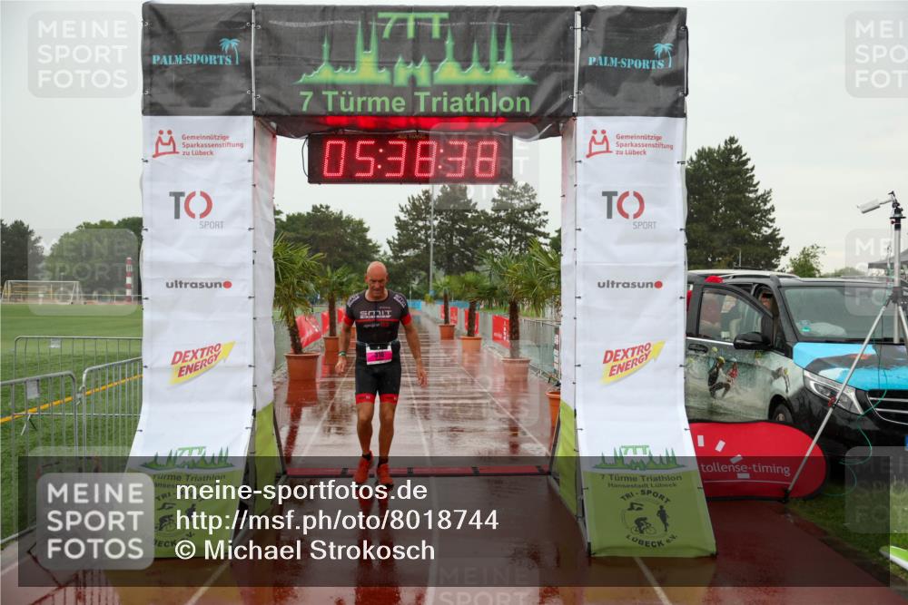 15.06.2025 - 7 Türme Triathlon Michael Strokosch http://msf.ph/oto/8018744 15.06.2025 15:38:38 Ziel 301 meine-sportfotos.de