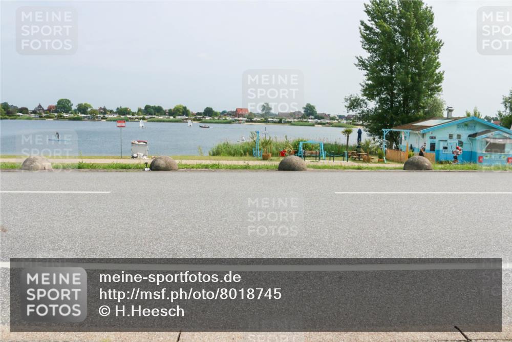 21.06.2025 - 27. Vierlanden-Triathlon H.Heesch http://msf.ph/oto/8018745 15.06.2025 12:00:25 Radfahren 930, 939 meine-sportfotos.de