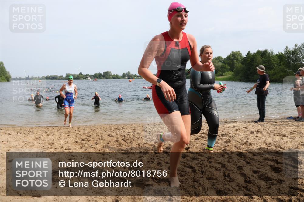 15.06.2025 - 27. Vierlanden-Triathlon Lena Gebhardt http://msf.ph/oto/8018756 15.06.2025 10:16:49 Schwimmen 484, 501, 516, 551, 566, 595, 604, 633 meine-sportfotos.de