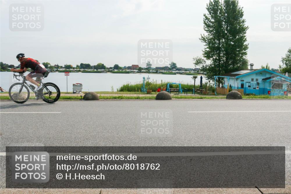 15.06.2025 - 27. Vierlanden-Triathlon H.Heesch http://msf.ph/oto/8018762 15.06.2025 09:33:48 Radfahren 90, 97, 150 meine-sportfotos.de