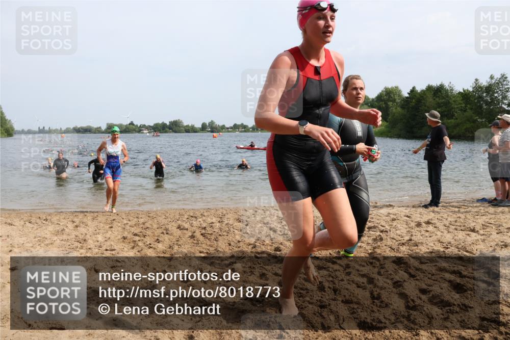 15.06.2025 - 27. Vierlanden-Triathlon Lena Gebhardt http://msf.ph/oto/8018773 15.06.2025 10:16:49 Schwimmen 484, 501, 516, 551, 566, 595, 604, 633 meine-sportfotos.de