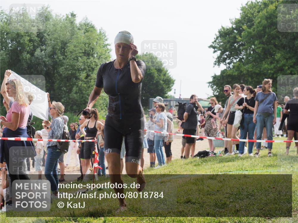 15.06.2025 - 27. Vierlanden-Triathlon KatJ http://msf.ph/oto/8018784 15.06.2025 10:18:00 Schwimmen 522, 563, 571 meine-sportfotos.de