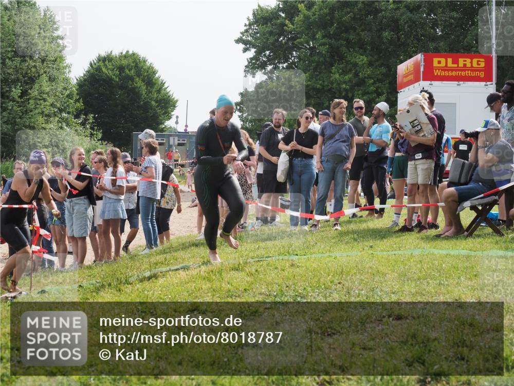 15.06.2025 - 27. Vierlanden-Triathlon KatJ http://msf.ph/oto/8018787 15.06.2025 10:18:07 Schwimmen 515, 550, 571, 629 meine-sportfotos.de