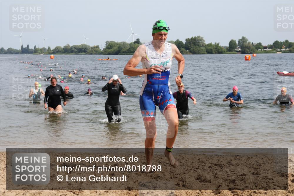 15.06.2025 - 27. Vierlanden-Triathlon Lena Gebhardt http://msf.ph/oto/8018788 15.06.2025 10:16:50 Schwimmen 471, 484, 501, 516, 551, 566, 595, 604, 610, 633 meine-sportfotos.de