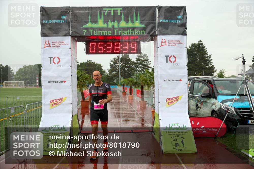 15.06.2025 - 7 Türme Triathlon Michael Strokosch http://msf.ph/oto/8018790 15.06.2025 15:38:39 Ziel 301 meine-sportfotos.de