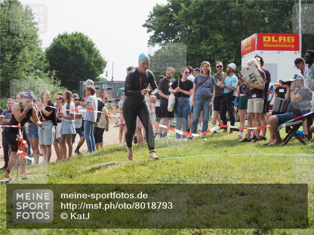 15.06.2025 - 27. Vierlanden-Triathlon KatJ http://msf.ph/oto/8018793 15.06.2025 10:18:08 Schwimmen 515, 550, 629 meine-sportfotos.de